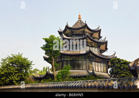 Basso angolo di visione di un edificio, Yu Yin Shan Fang, Panyu, Guangzhou, nella provincia di Guangdong, Cina Foto Stock