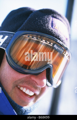 Close up ritratto di una giovane sciatore maschio Foto Stock