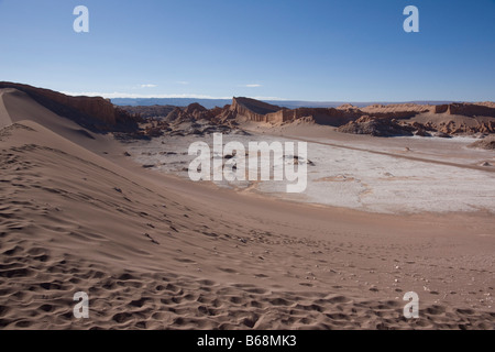 Grande duna e Amphi Theatre, Valle de la Luna (a valle della luna), Atacama, Cile Foto Stock