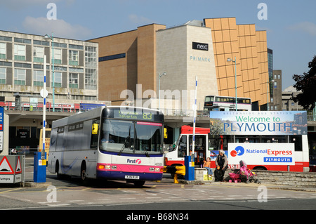 Plymouth Devon England Regno Unito Bretonside la stazione degli autobus nel centro della città Foto Stock