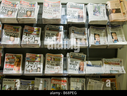 Quotidiani nazionali per la vendita in Gran Bretagna Foto Stock