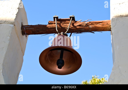 La Villita spagnolo campanile campana di bronzo arti storico villaggio di San Antonio Tx attrazione turistica al quartiere per lo shopping Foto Stock