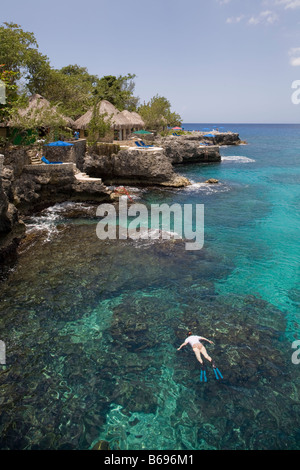 Non disponibile per Editoriale rivista utilizzare fino al 2/1/2012 Giamaica Negril Rockhouse hotel lungo il mare dei Caraibi Foto Stock