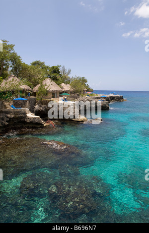 Non disponibile per Editoriale rivista utilizzare fino al 2/1/2012 Giamaica Negril Rockhouse hotel lungo il mare dei Caraibi Foto Stock