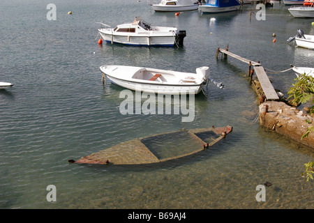 Kroatien Croazia Europa europea porto porto navi barche esterni giorno luce diurna mediterraneo barche da pesca porto bo Foto Stock