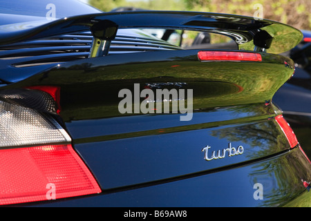 Le spoiler sollevata di una Porsche 911 Turbo Foto Stock