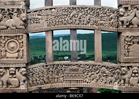 Dettagli scolpiti su Toran Dwar, Sanchi, Madhya Pradesh, India. Foto Stock