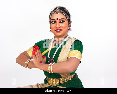 Femmina Bharathanatyam classica ballerino del Tamil Nadu in India del Sud Foto Stock