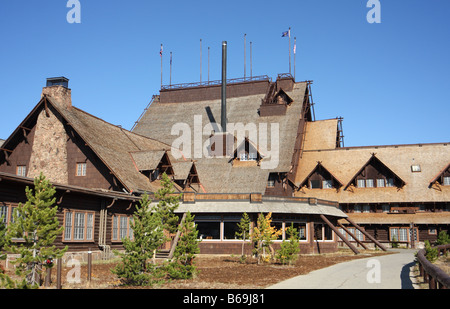 Old Faithful Inn, il Parco Nazionale di Yellowstone, Wyoming Foto Stock