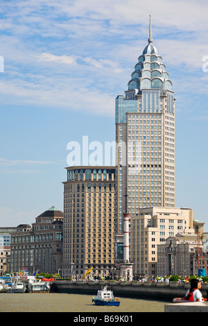 Grattacielo in una città, il Bund, il fiume Huangpu, Shanghai, Cina Foto Stock