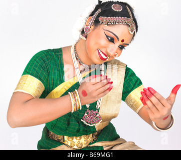 Bharathanatyam femmina ballerino del Tamil Nadu in India del Sud Foto Stock