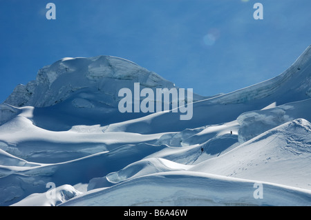 Due alpinisti sulla montagna Vallunaraju Andes Ancash provincia Perù Sud America Foto Stock