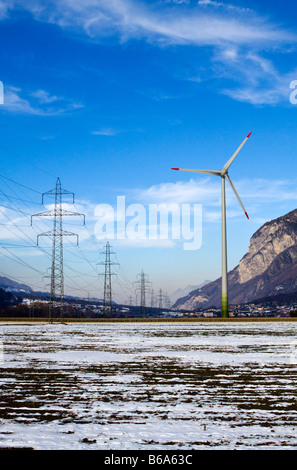 Turbina eolica e Pilone Dell Foto Stock