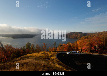 Fotografo fotografie riprese di watt Bar lago dal cul de sac in di recente sviluppato sotto la divisione in Rhea County Tennessee Foto Stock