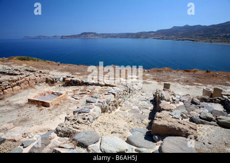 Una vista delle rovine di età ellenistica c II secolo a.c. la città di Tripitos sulla costa settentrionale di Creta Est di Sitia Lasithi Foto Stock