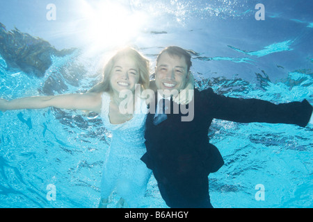 Sposa e lo sposo underwater Foto Stock