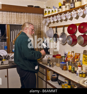 L uomo e il pet gazza, Australia Foto Stock