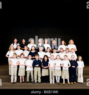 I bambini in un coro Foto Stock
