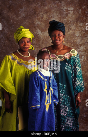 Famiglia africana generazioni multiculturale tradizionale diversificato Foto Stock