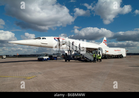 British Airways Concorde essendo rifornito all'Aeroporto di Birmingham durante la sua ultima visita prima di essere scartato Foto Stock