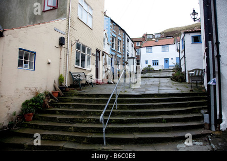 Piazza Barrass in North Yorkshire villaggio di Staithes England Regno Unito Foto Stock