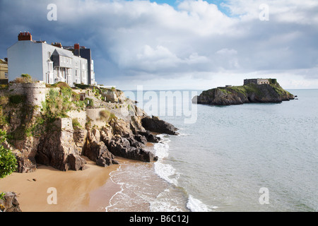 St Catherines isola sulla spiaggia di South beach in Tenby Galles del Sud Foto Stock