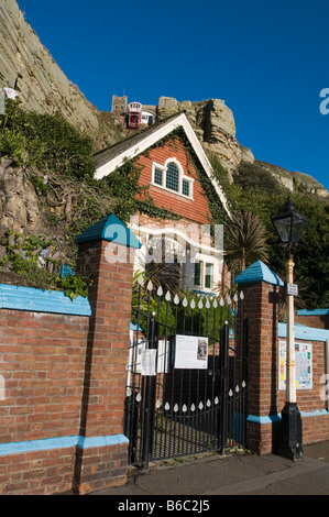 Regno Unito, Inghilterra, 9 dicembre 2008. La East Hill sollevare o Cliff Railway in Hastings. Foto Stock