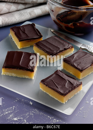 Il cioccolato caramello slice fatta in casa cookie cibo editoriale Foto Stock