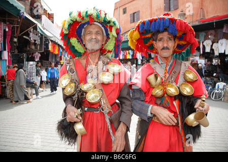I venditori di acqua, Djemaa el-Fna, Marrakech, Marocco, Africa Foto Stock