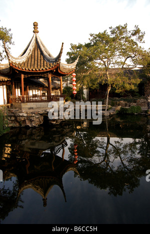 Il classico Master di reti Giardino Wang Shi Yuan risalente all annuncio 1144 utilizza acqua edifici di roccia naturale delle piante Foto Stock