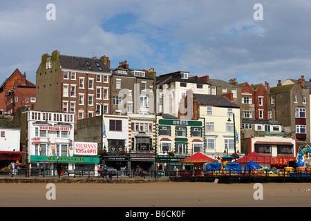 Scarborough Foreshore Rd lungomare spiagge tipici edifici North Yorkshire UK Gran Bretagna Foto Stock