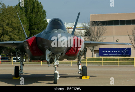 Lockheed Martin F-35 Lightning II stealth militari capaci strike fighter presso Lockheed Martin's Fort Worth Texas impianto Foto Stock