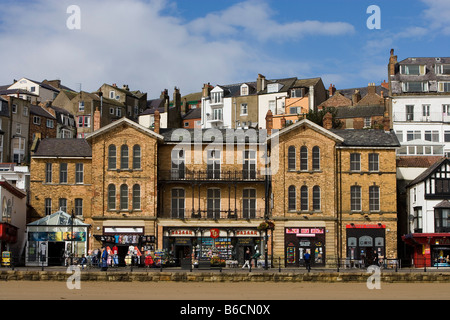 Scarborough Foreshore Rd lungomare spiagge tipici edifici North Yorkshire UK Gran Bretagna Foto Stock