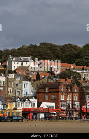 Scarborough Foreshore Rd lungomare spiagge tipici edifici North Yorkshire UK Gran Bretagna Foto Stock