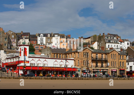Scarborough Foreshore Rd lungomare spiagge tipici edifici North Yorkshire UK Gran Bretagna Foto Stock