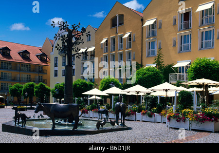 Sculture a fontana in street, Bad Griesbach, Passau, Baviera, Germania Foto Stock