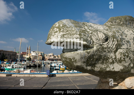 Giona balena porta di scultura antica città ACCO ISRAELE Foto Stock