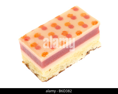 Lusso fresco Petits Fours Aux Torta di frutta dessert isolata contro uno sfondo bianco con nessun popolo e un tracciato di ritaglio Foto Stock