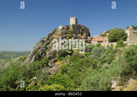 Castello medievale & Villaggio di Sortelha vicino Covilha Foto Stock