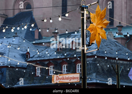 Le motivazioni da un mercatino di Natale in una città tedesca Foto Stock