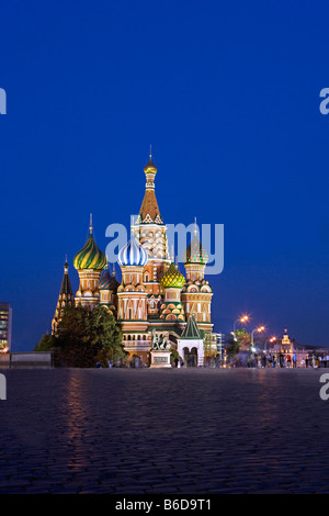 Russia, Mosca. La Piazza Rossa. Basilio Cattedrale al tramonto. Foto Stock