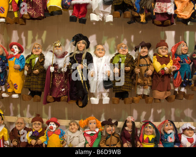 Folclore ceco di marionette in negozio di souvenir CITTÀ VECCHIA Staré Mesto Praga REPUBBLICA CECA Foto Stock