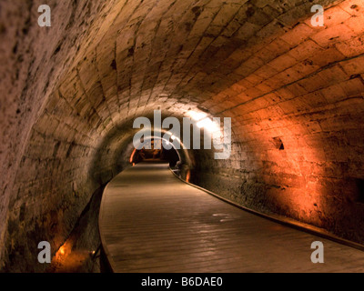 Medievale sotterraneo cavalieri templari acqua CITTADELLA TUNNEL ACCO CITTÀ VECCHIA nella Galilea occidentale ISRAELE Foto Stock