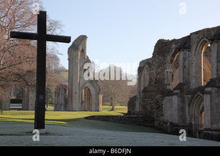 La croce a Glastonbury Abbey, Somerset, Inghilterra, Regno Unito Foto Stock