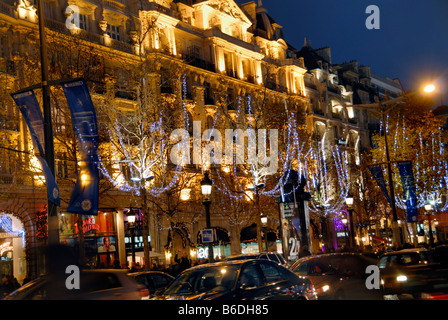 Parigi, Francia, scena parigina Street Scene, luci di Natale, lampadine a basso consumo, LED, in esposizione su Avenue Champs Elysees, Notte Foto Stock