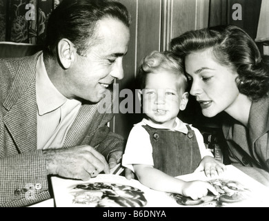 HUMPHREY Bogart e Lauren Bacall con il loro figlio Stefano nel 1953 Foto Stock