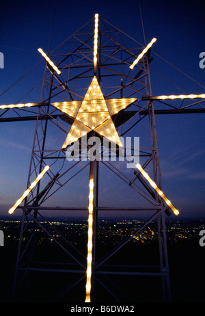 Stagione di Natale a Betlemme, Pennsylvania, vista del tramonto della stella di Betlemme su South Mountain Foto Stock