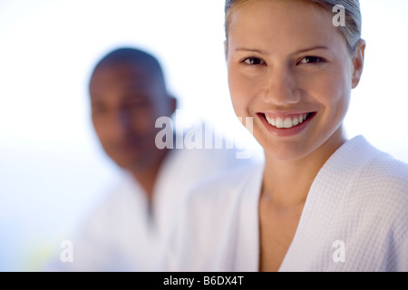 Coppia felice in un momento di relax a spa Foto Stock