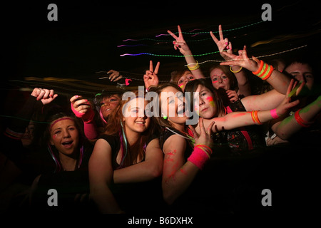 Clubland Live al M E N arena dance music fans in pubblico Foto Stock
