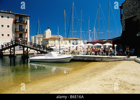 Ristorante esterno in Port Grimaud village Foto Stock